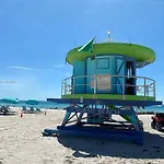 Spacious 1 Bedroom Apartment Next To The Beach!