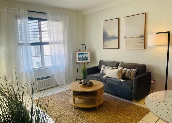 Spacious 1 Bedroom Apartment Next To The Beach!