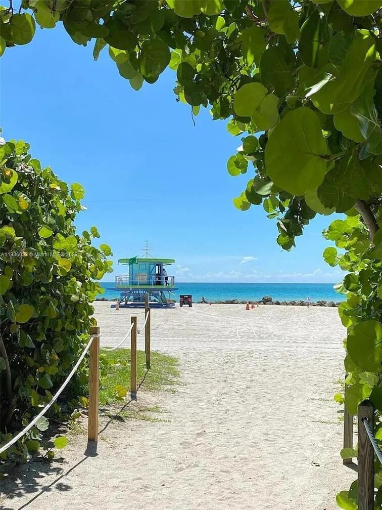 Spacious 1 Bedroom Next To The Beach!